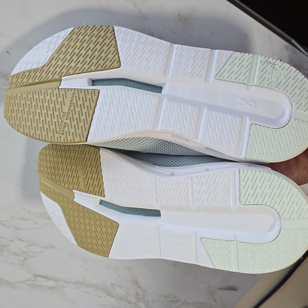 On Cloud Cloudeasy Light Gray Athletic Sneakers - Picture 12 of 14